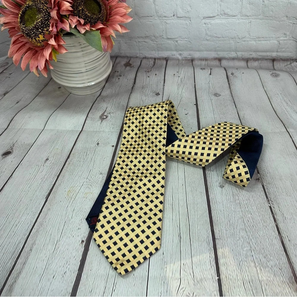 vintage tommy Hilfiger silk tie gold navy basket weave pattern preppy